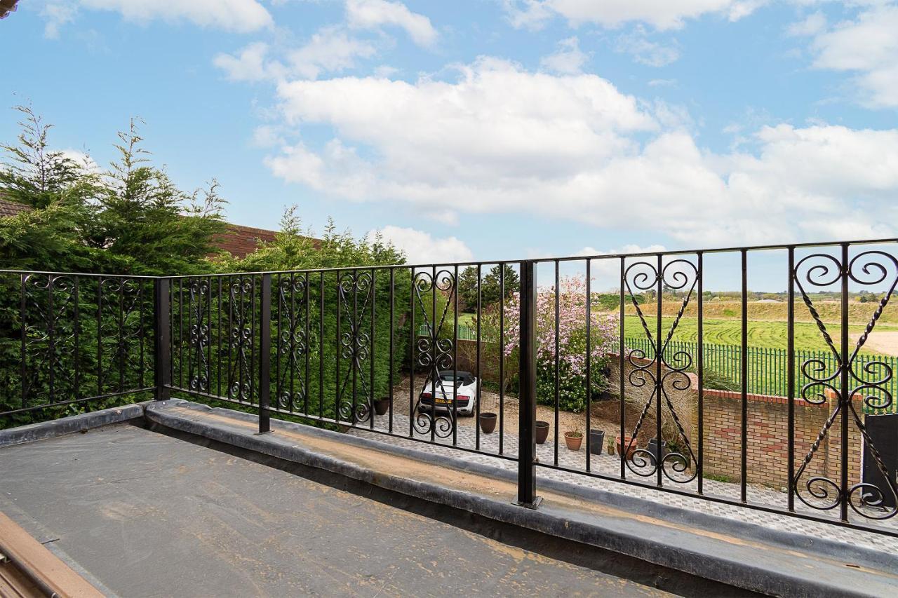 Boutique Green Acre Views 斯劳 外观 照片